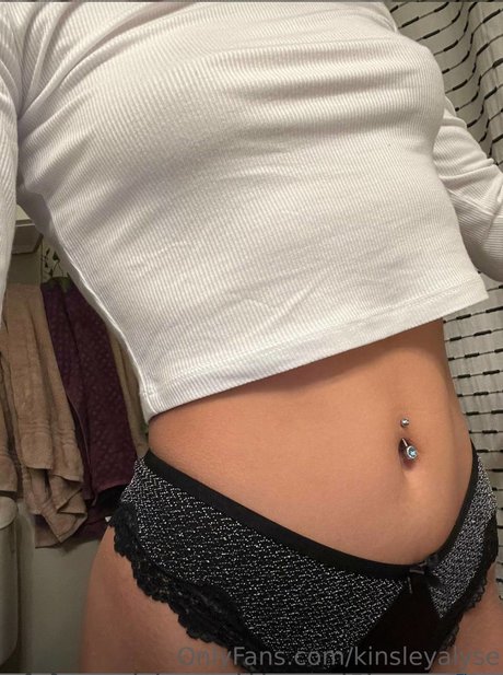 Kinsley Wyatt star art photos