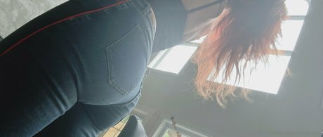 laraloxley hot model picture