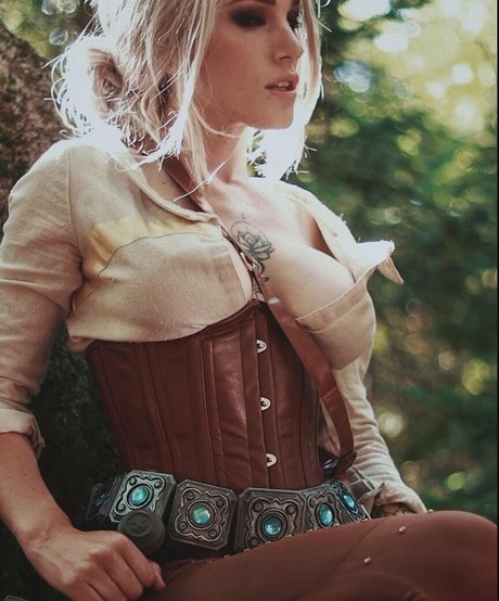 laraloxley model hot pictures