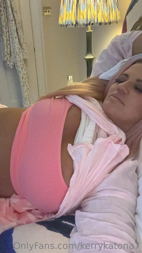 Kerry Katona star art pics