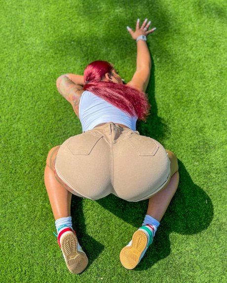 KKVSH pornstar naked image