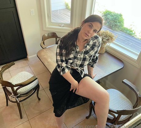 GiannaJ nude actress img