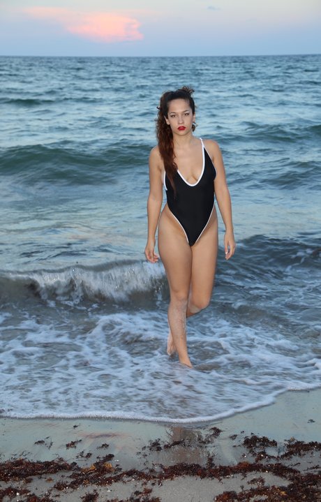 Annika Eve best model img