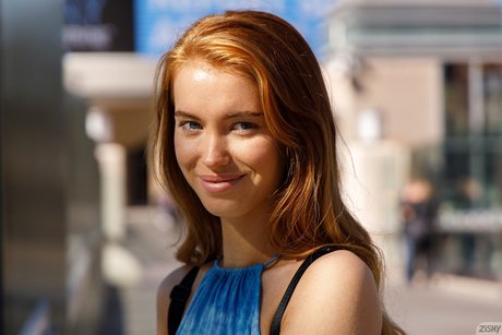 Zoey Luna model adult pictures