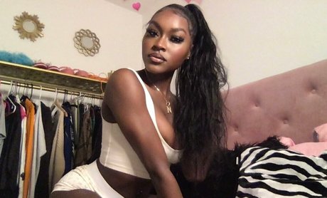 juiicyyyfruit naked star picture