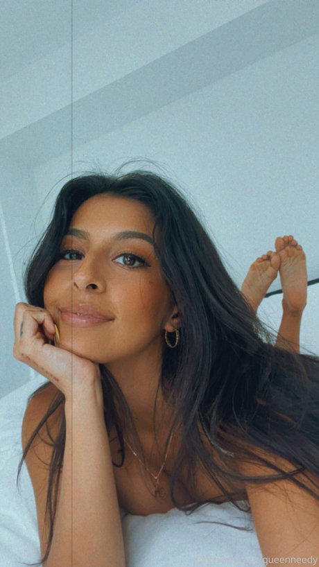 Queen Needy star hd photo