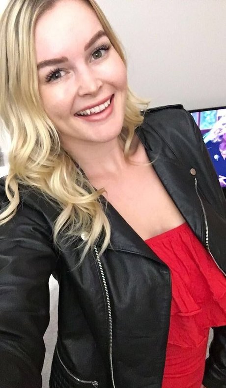 Elle Knox pornstar adult picture