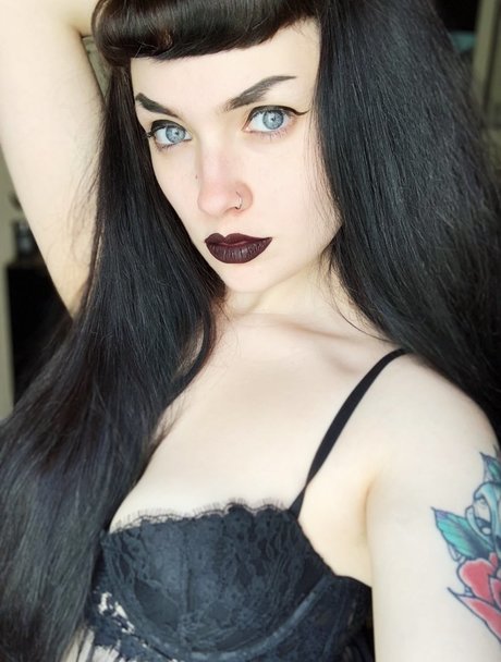 Countess Jezebeth exclusive pornstar photo