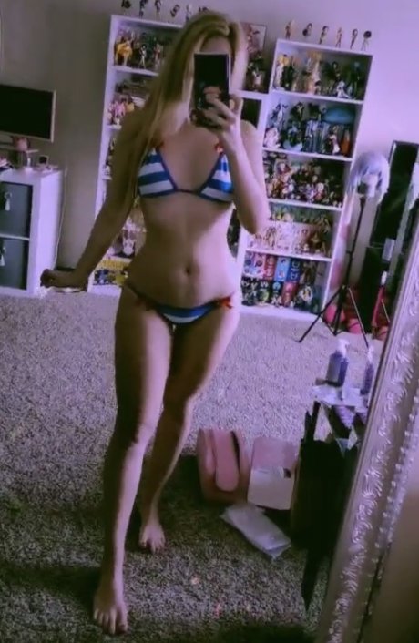 cloverarley nude star img