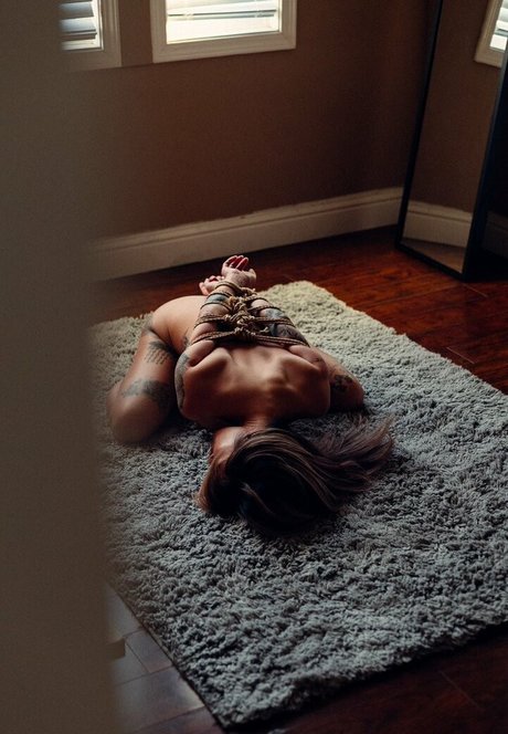 ms lindalan model naked img