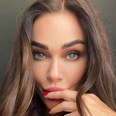 Jasmine Waltz pretty model picture