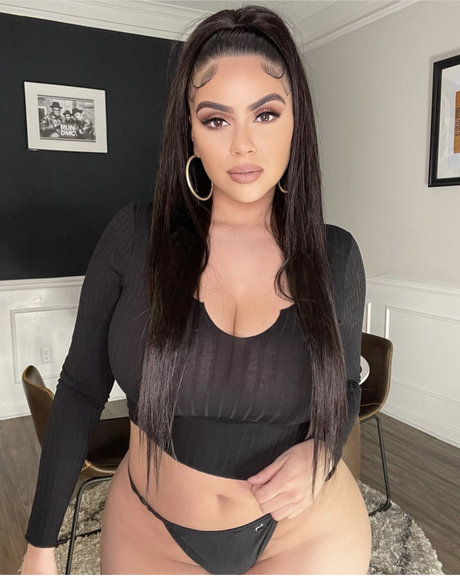 TheRealRebeccaJ model pretty image