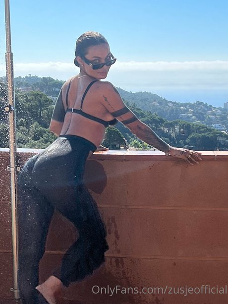 Zusje star erotic pics