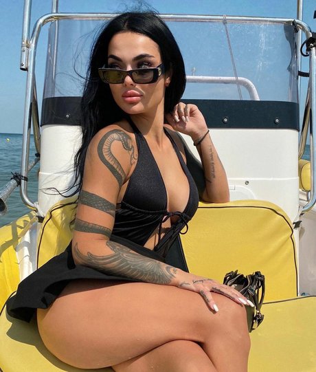 Zusje pornstar nude gallery