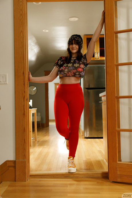 Lil Strawbs naked actress pic