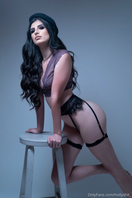 Holly Shit sex model images