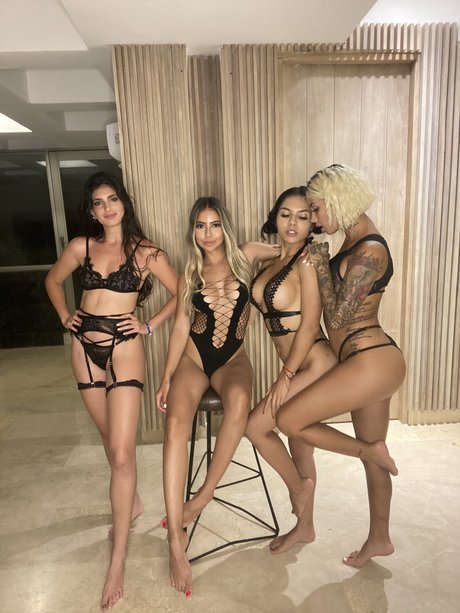 Holly Shit beautiful actress pic