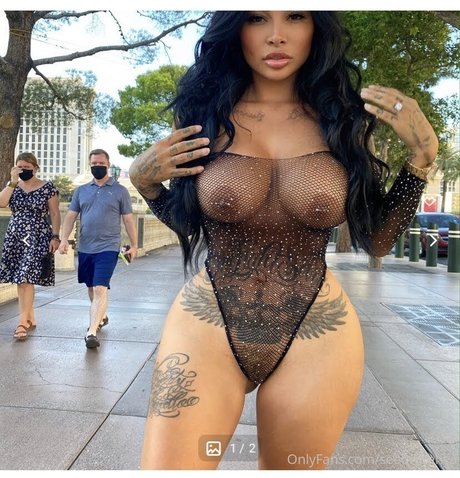 Brittanya Razavi nice star image