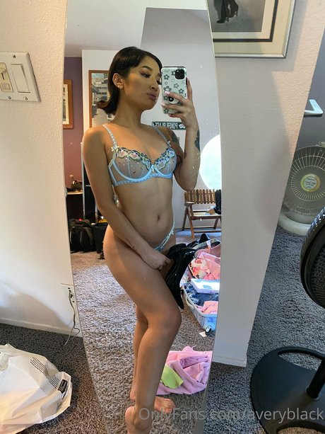 Avery black naked pornstar img