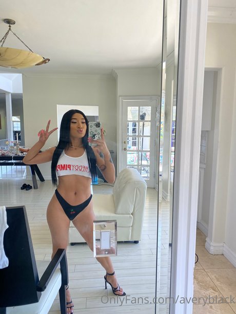 Avery black exclusive star picture