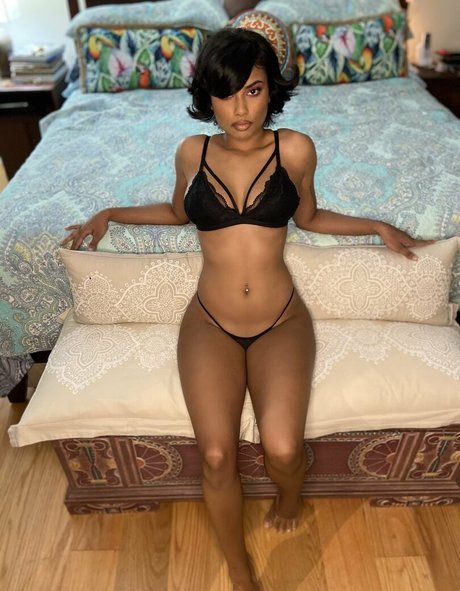 Sinead Xia star exclusive picture