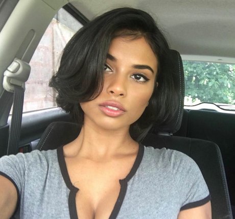 Sinead Xia model naked image