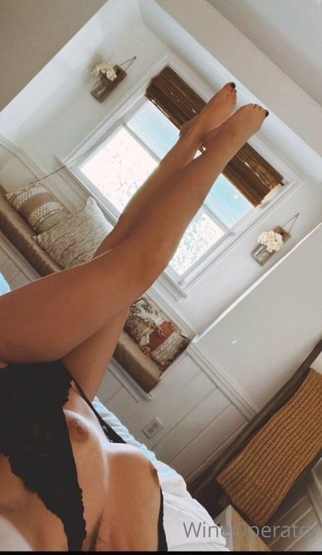 Wineoperator adult model pic