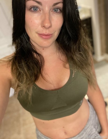 Wineoperator art model picture