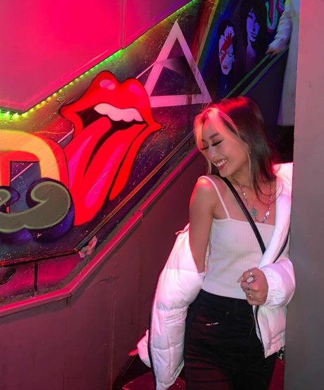 bbygirlmai model top photos