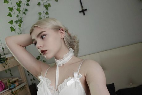 Allotropp model free photos