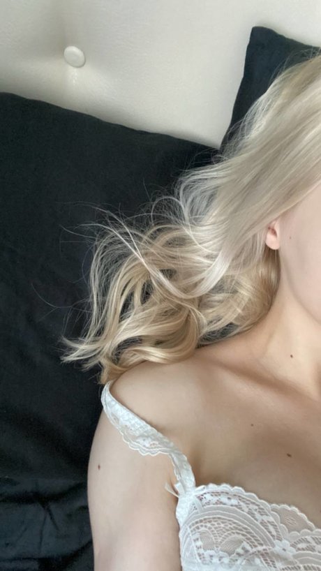 Allotropp nude star photos