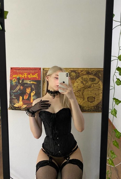 Allotropp naked pornstar photo