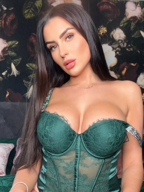 Yasmine Fox star sexy pictures