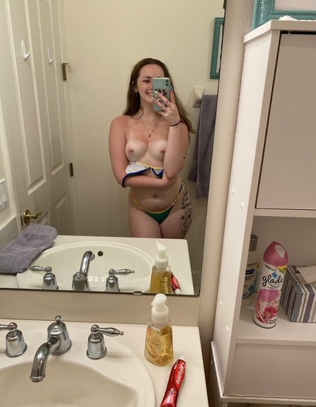 Violet Quinn model nudes photos