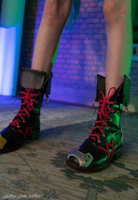 Little Emo Kitten model sexy images