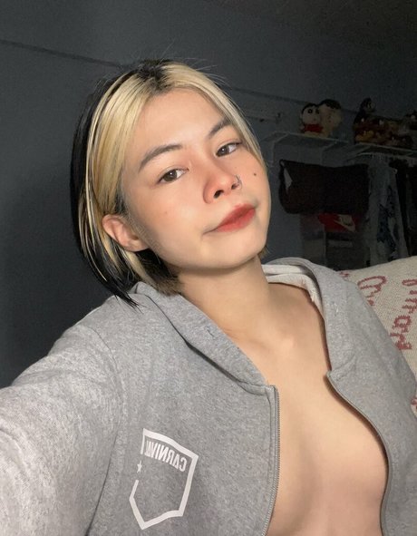 emiiziru pretty actress photo