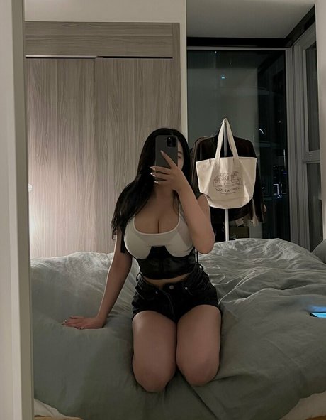 Yeonaxo pornographic model pic