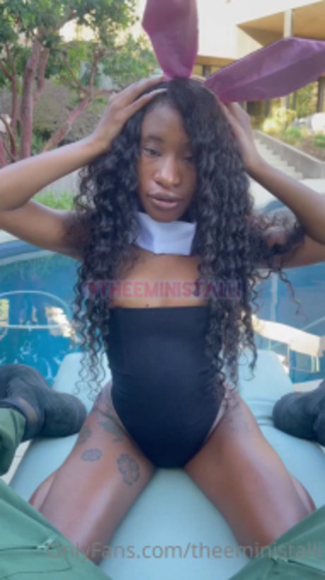 Mini Stalli erotic actress picture