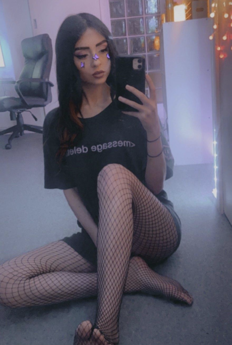 Angelmelly nudes actress archive