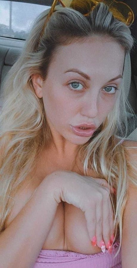 Adira Allure beautiful model img