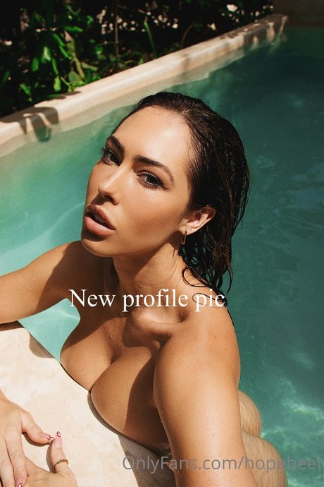 Hope Beel sexy model photos