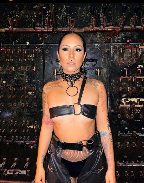 Reverie love model art pictures