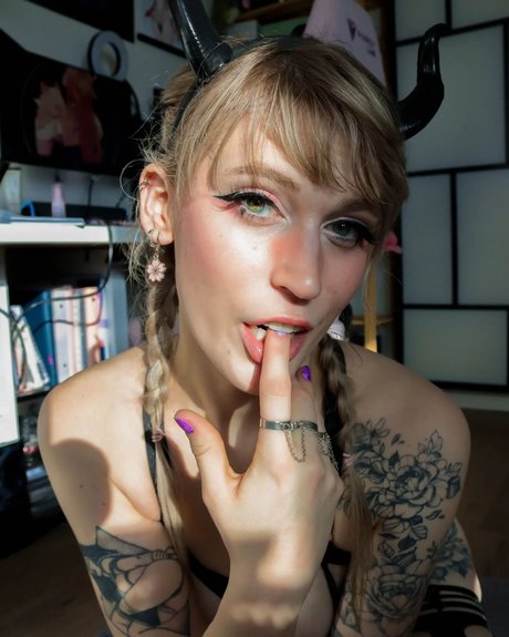 ninfuneesa pornographic model pics