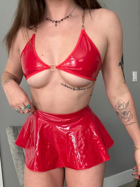 Keep Chambers pretty model photos