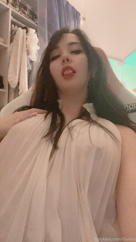 Clueloo pretty pornstar photos