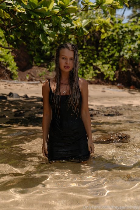 Rachel Anne Rayy best star pic