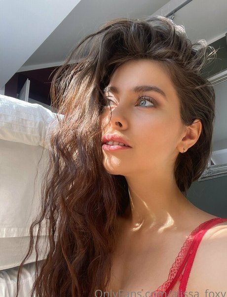 busty brunette onlyfans art naked photos