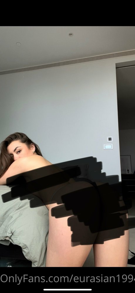 Yana Demeester star erotic pics