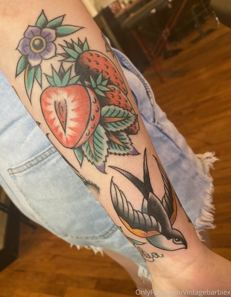 Check DMs nude pornstar pic