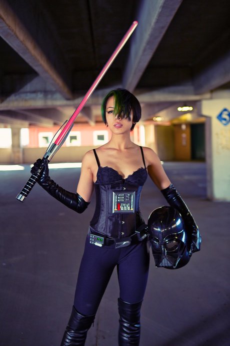 Chandradez model naked image